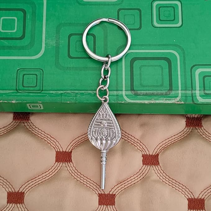 South Indian Lord Murugan Subrahmanya Vel Silver Metal Keychain & Keyring for Bikes Cars Bags Home Cycle Men Women Boys and Girls